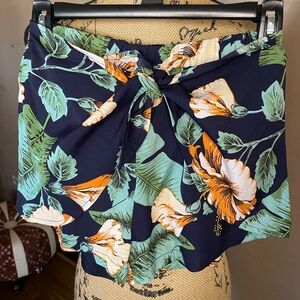 Tropical SHEIN Floral Tie-Front Shorts Elastic waist Size Small EUC